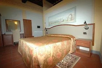*** Bed & Breakfast Dimora Dei Guelfi Luxury Rooms Lucca Italy