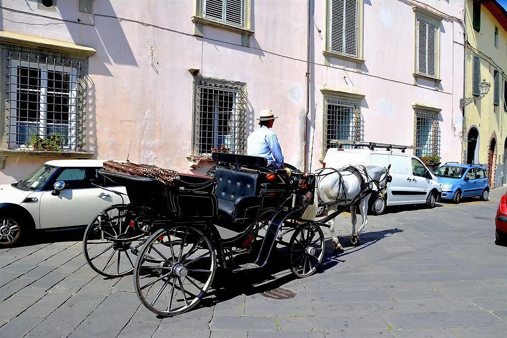 *** Bed & Breakfast Dimora Dei Guelfi Luxury Rooms Lucca Italy