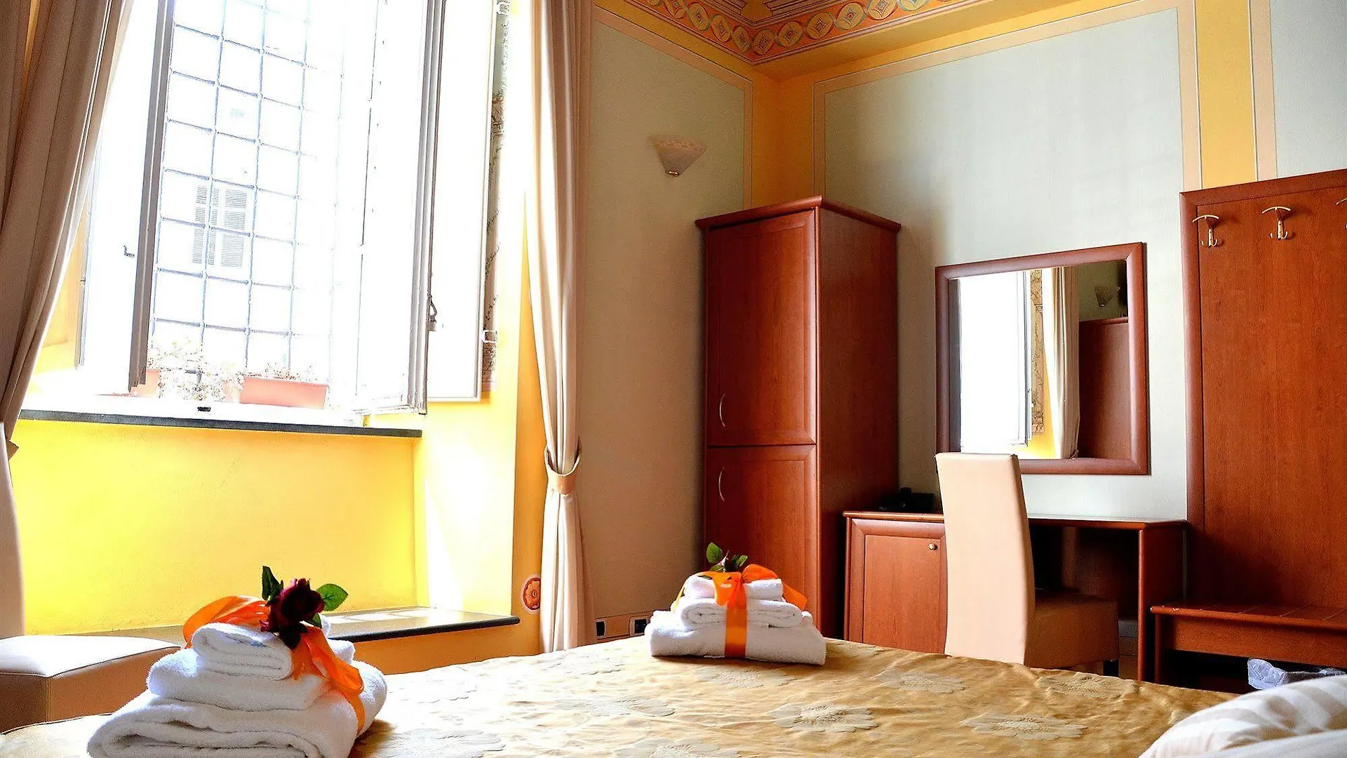 Dimora Dei Guelfi Luxury Rooms Lucca