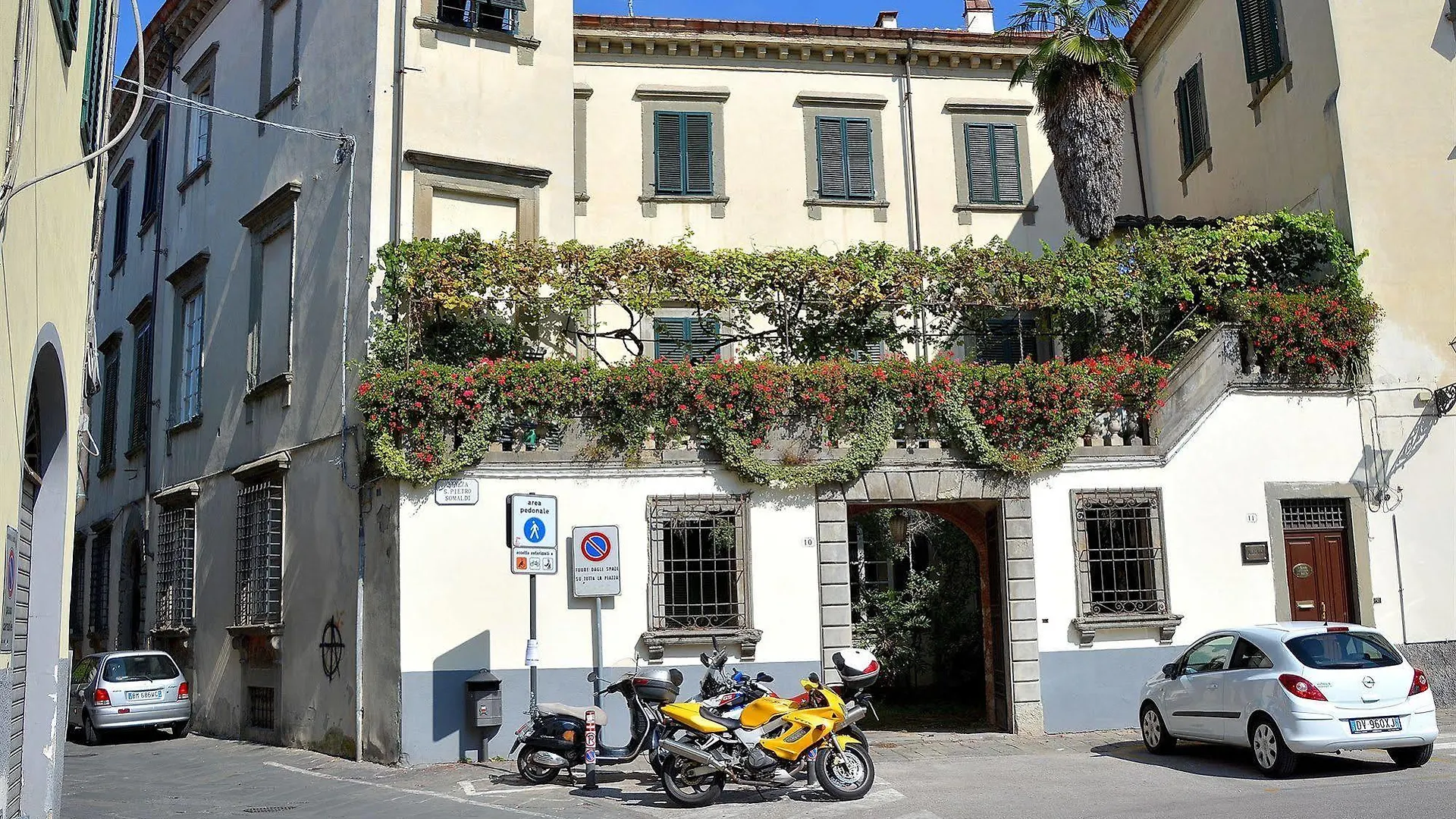 Dimora Dei Guelfi Luxury Rooms Lucca 3*,