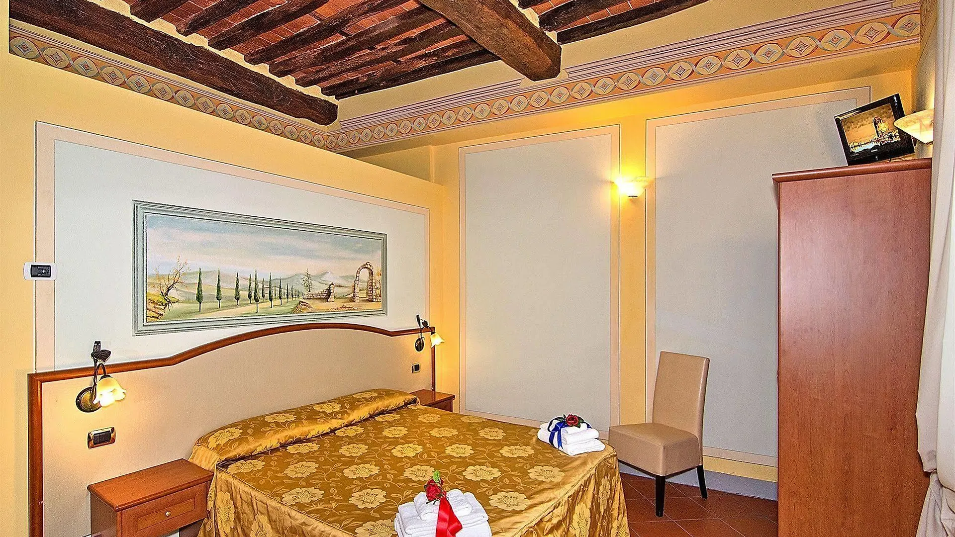 *** Bed & Breakfast Dimora Dei Guelfi Luxury Rooms Lucca Italy